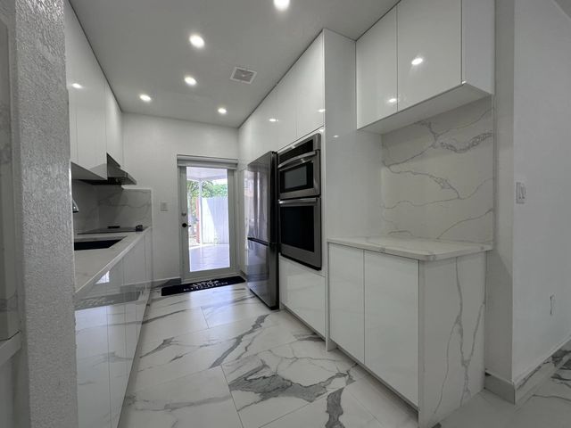 4 of 27 - 300 E 4th Street #103, Hialeah, FL