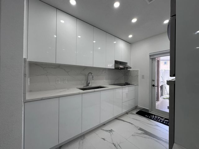 5 of 27 - 300 E 4th Street #103, Hialeah, FL