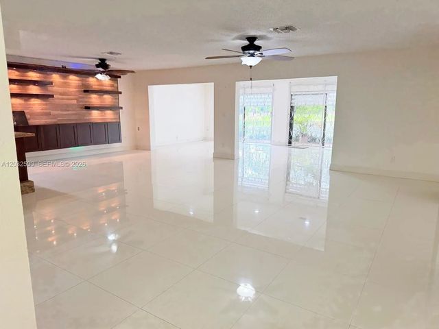 5 of 24 - 18801 Oakland Hills Drive, Hialeah, FL