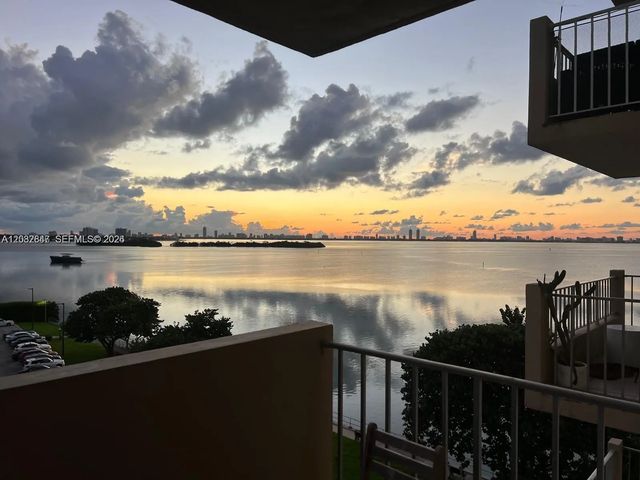 880 Ne 69th Street #6r, Miami