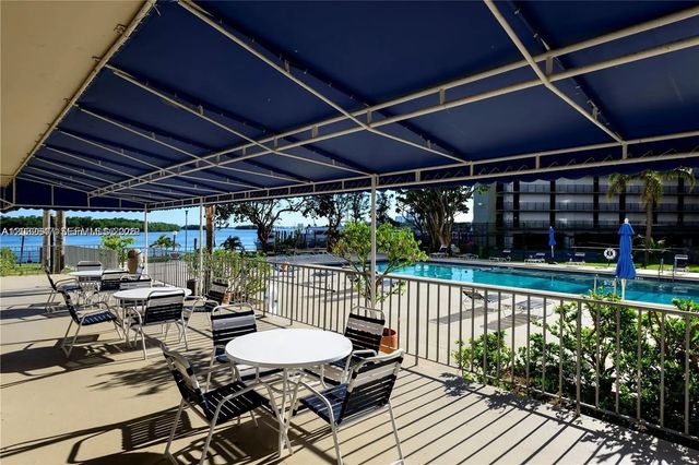 4 of 40 - 880 Ne 69th Street #6r, Miami, FL