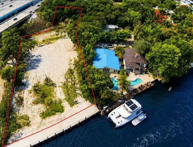 4 of 5 - 2060 Sw 16th Court, Fort Lauderdale, FL