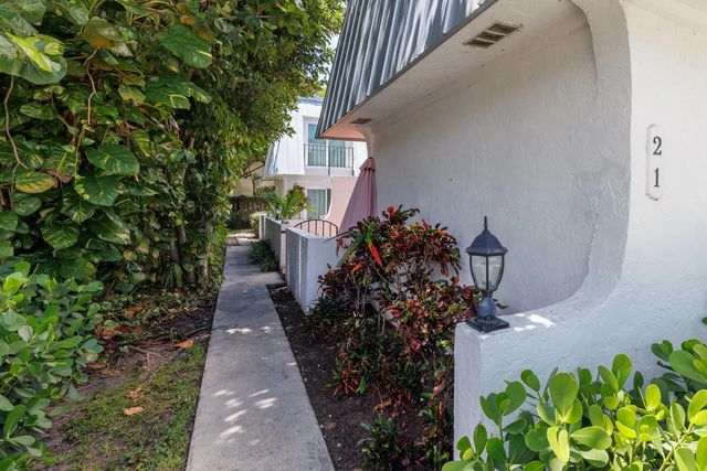 4 of 20 - 106 Linda Lane #1, Palm Beach Shores, FL