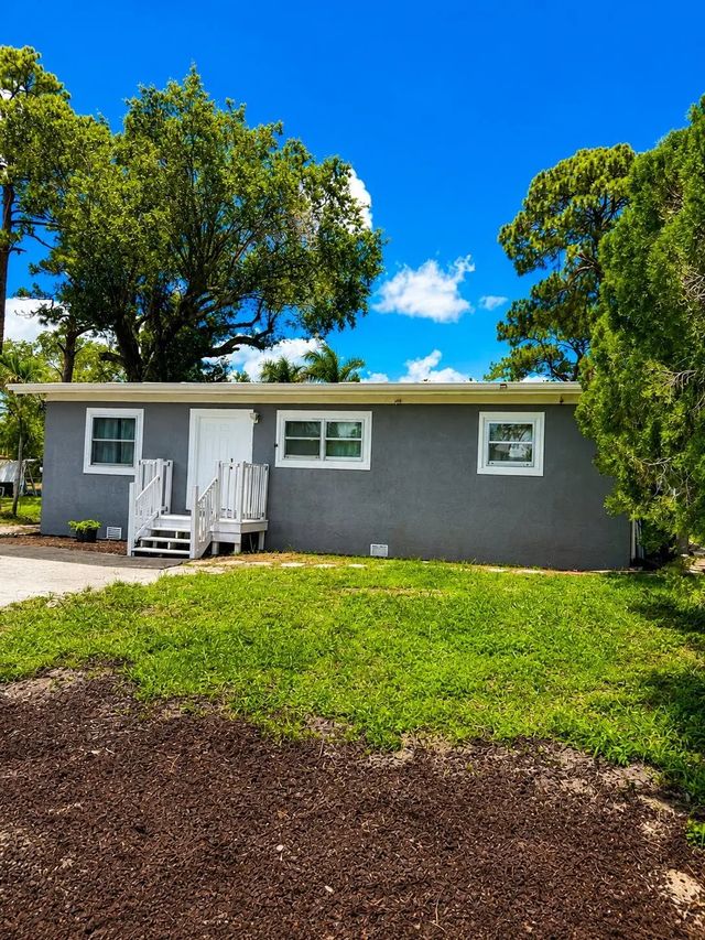 4 of 38 - 468 N 53rd Dr Drive N, Royal Palm Estates, FL