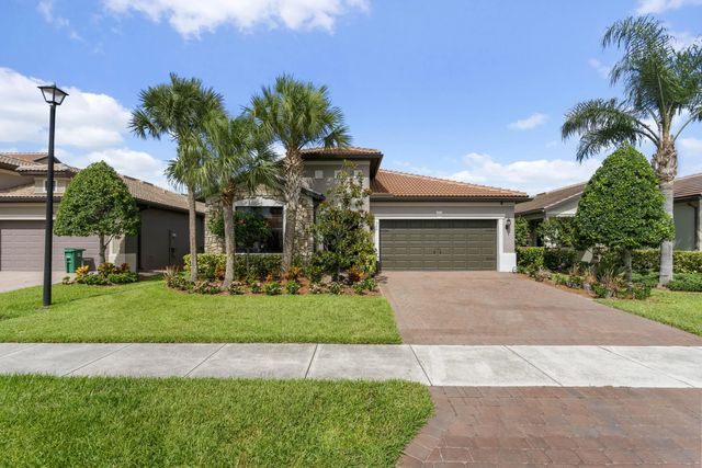 560 Se Monet Drive, Port St. Lucie