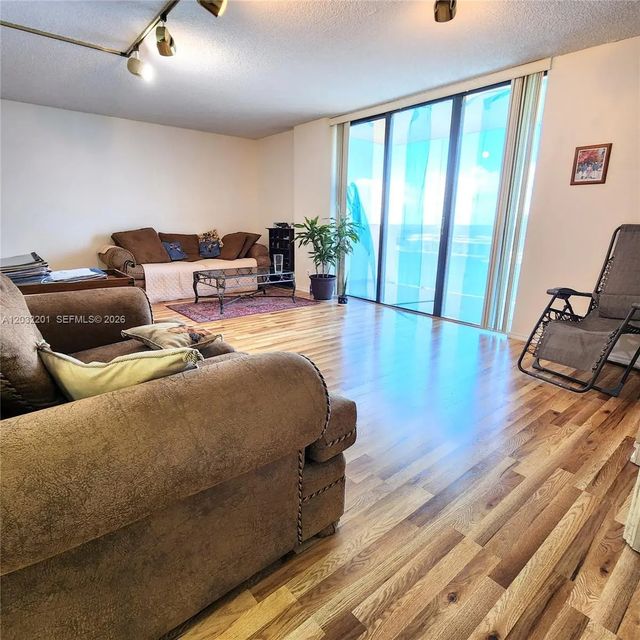 4 of 53 - 18181 Ne 31st Court #1710, Aventura, FL