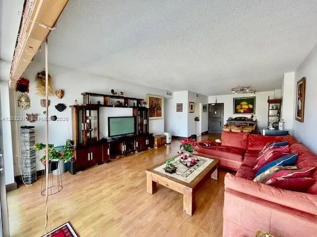 5 of 39 - 500 Bayview Drive #1923, Sunny Isles Beach, FL