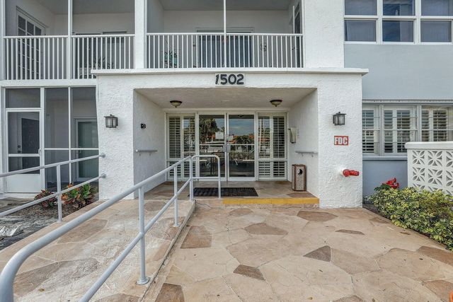 4 of 37 - 1502 S Lakeside Drive ##401, Lake Worth Beach, FL