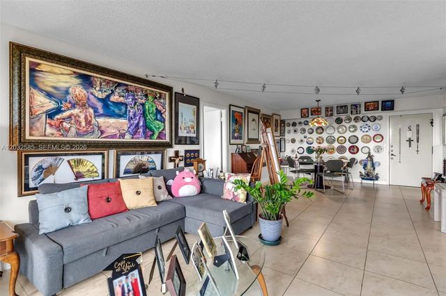 4 of 27 - 1400 Saint Charles Place #623, Pembroke Pines, FL