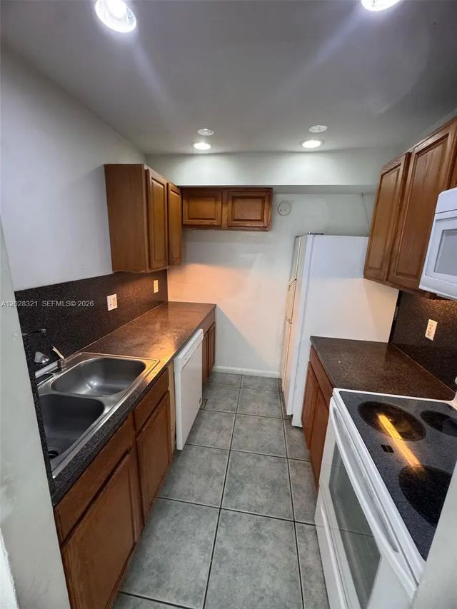 4 of 18 - 2120 Sherwood Forest Boulevard #30, West Palm Beach, FL