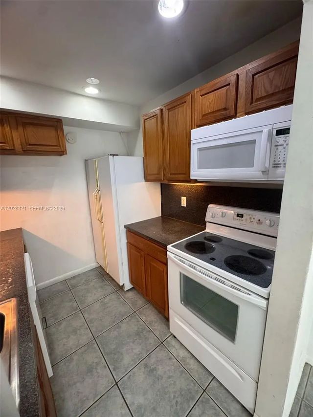 5 of 18 - 2120 Sherwood Forest Boulevard #30, West Palm Beach, FL