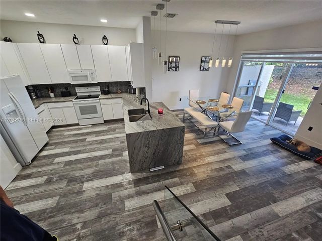 3 of 40 - 4331 Sw 124th Way, Miramar, FL