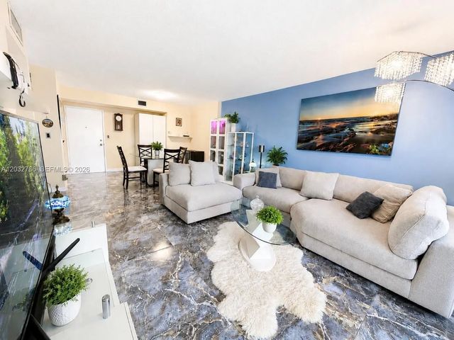 4200 Hillcrest Drive #403, Hollywood