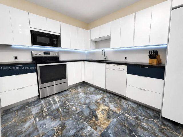 2 of 25 - 4200 Hillcrest Drive #403, Hollywood, FL