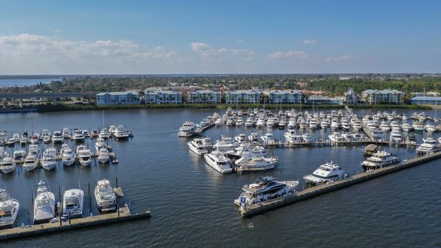 975 Nw Flagler Avenue #206, Stuart