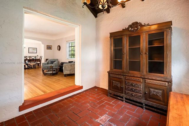 4 of 32 - 732 Majorca Avenue, Coral Gables, FL