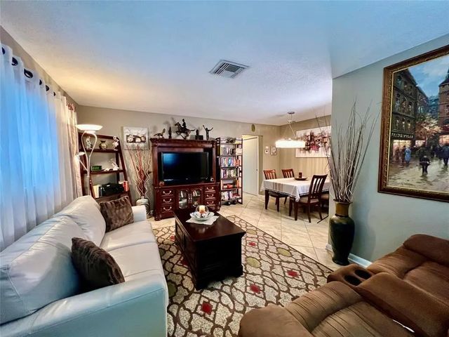 5 of 14 - 160 Ne 8th Avenue #1b, Hallandale Beach, FL