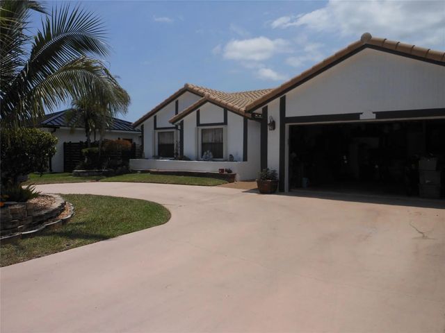 2 of 25 - 8706 Nw 83rd Street, Tamarac, FL