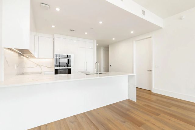 5 of 34 - 220 Lake Shore Drive #1809, Lake Park, FL
