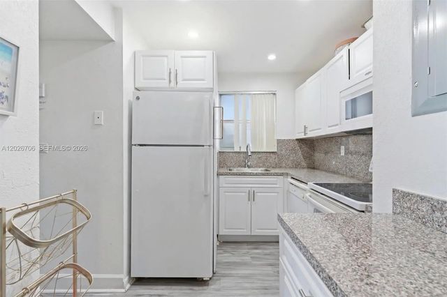 4 of 13 - 210 Fontainebleau Boulevard #402, Miami, FL
