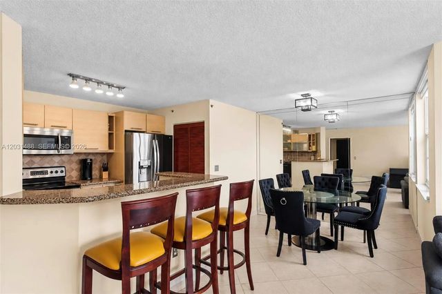 5 of 17 - 19701 E Country Club Drive #5604, Aventura, FL