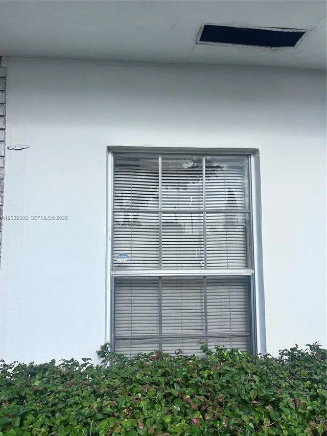 5 of 26 - 17280 Ne 19th Avenue, North Miami Beach, FL
