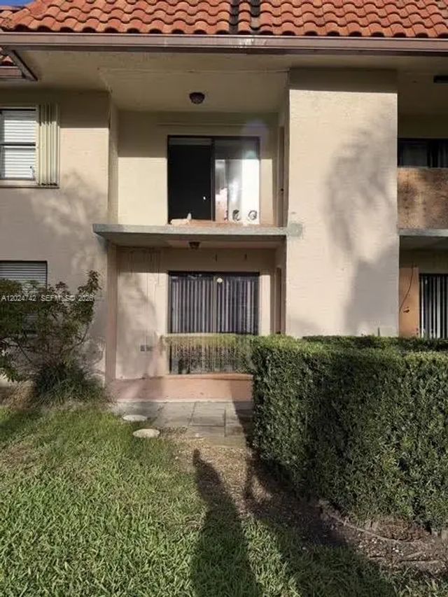 3 of 17 - 15718 E Waterside Circle #102, Sunrise, FL