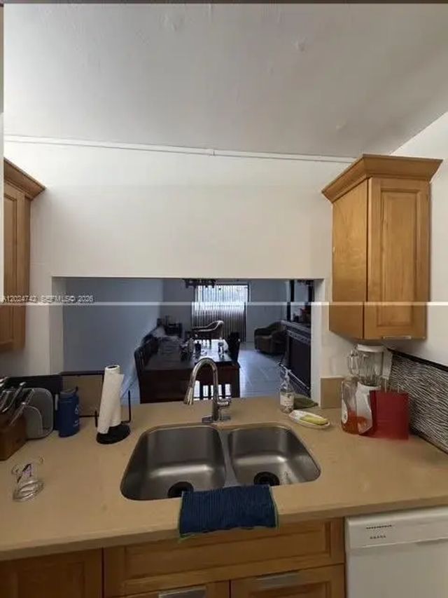 5 of 17 - 15718 E Waterside Circle #102, Sunrise, FL