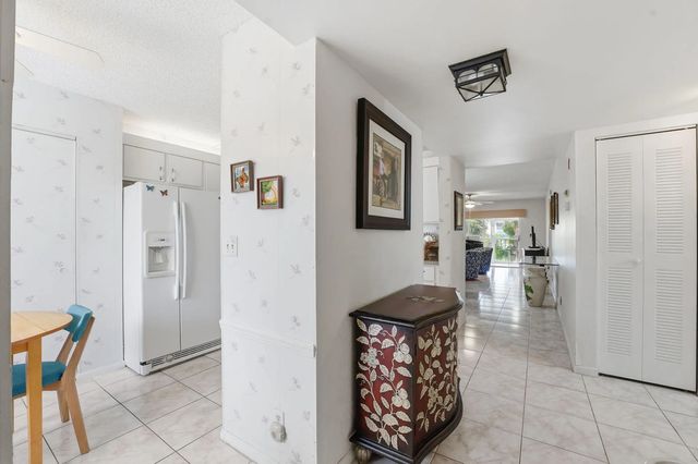 3 of 44 - 3146 Via Poinciana #307, Lake Worth, FL