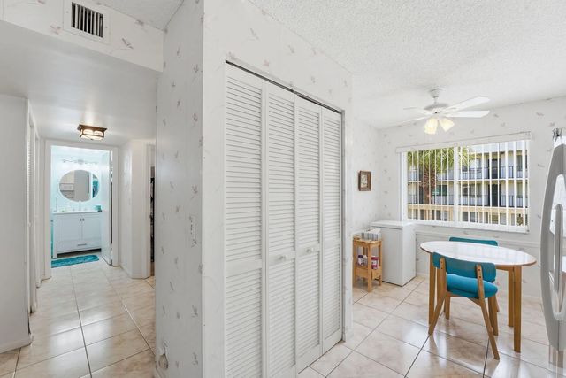 4 of 44 - 3146 Via Poinciana #307, Lake Worth, FL