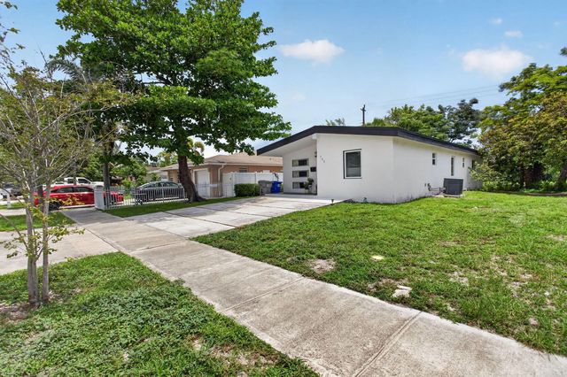 3 of 29 - 700 Nw 17th Terrace, Pompano Beach, FL