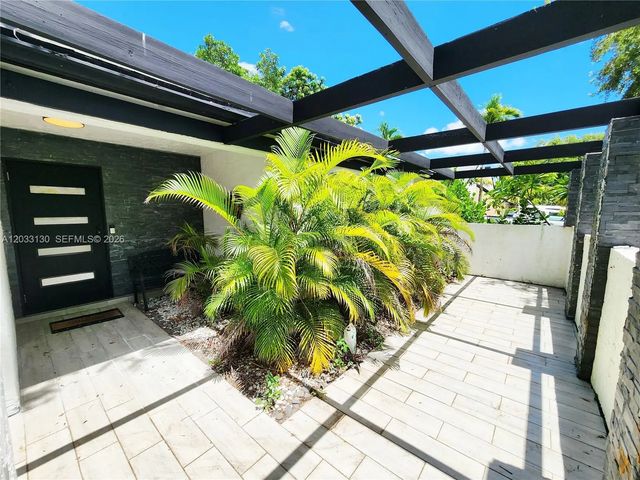 2 of 39 - 4962 Sw 95th Avenue, Cooper City, FL