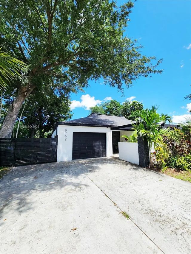 4 of 39 - 4962 Sw 95th Avenue, Cooper City, FL
