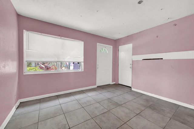 4 of 14 - 111 Ocean Parkway, Boynton Beach, FL