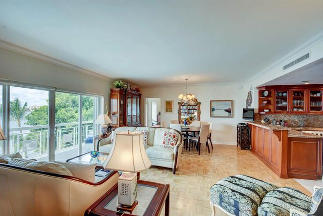 5 of 16 - 250 Bradley Place #408, Palm Beach, FL