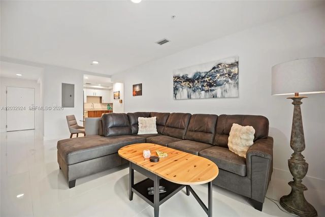 5 of 20 - 10950 Nw 82nd Street #213, Doral, FL