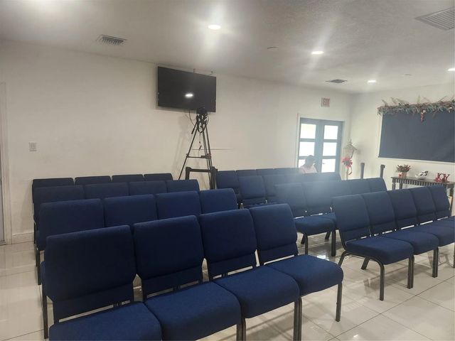 5 of 17 - 1000 Foster Road, Hallandale Beach, FL