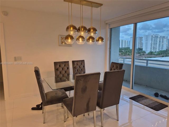 3 of 17 - 18800 Ne 29th Avenue #718, Aventura, FL