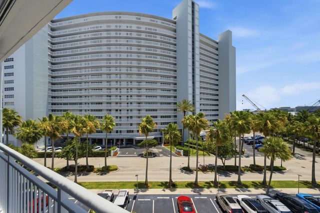 4 of 15 - 1920 S Ocean Drive #511, Fort Lauderdale, FL