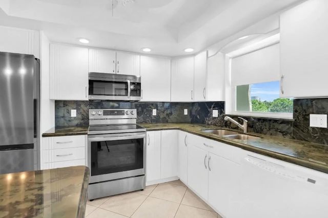 3 of 14 - 1850 S Ocean Boulevard #304, Pompano Beach, FL