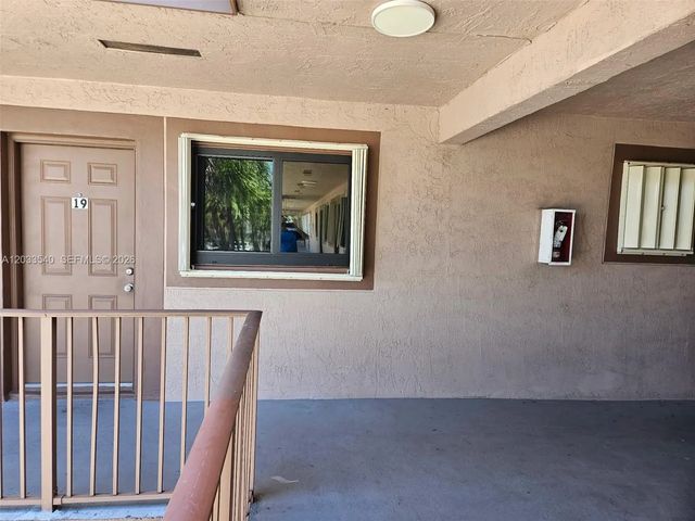 2 of 10 - 2348 W 56th Street #19, Hialeah, FL