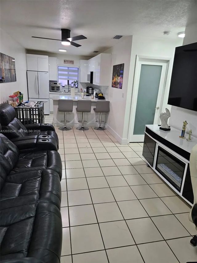 3 of 10 - 2348 W 56th Street #19, Hialeah, FL