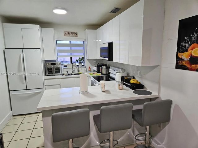 4 of 10 - 2348 W 56th Street #19, Hialeah, FL