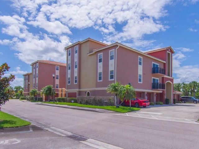 2 of 40 - 4190 Gator Greens Way #32, Fort Pierce, FL