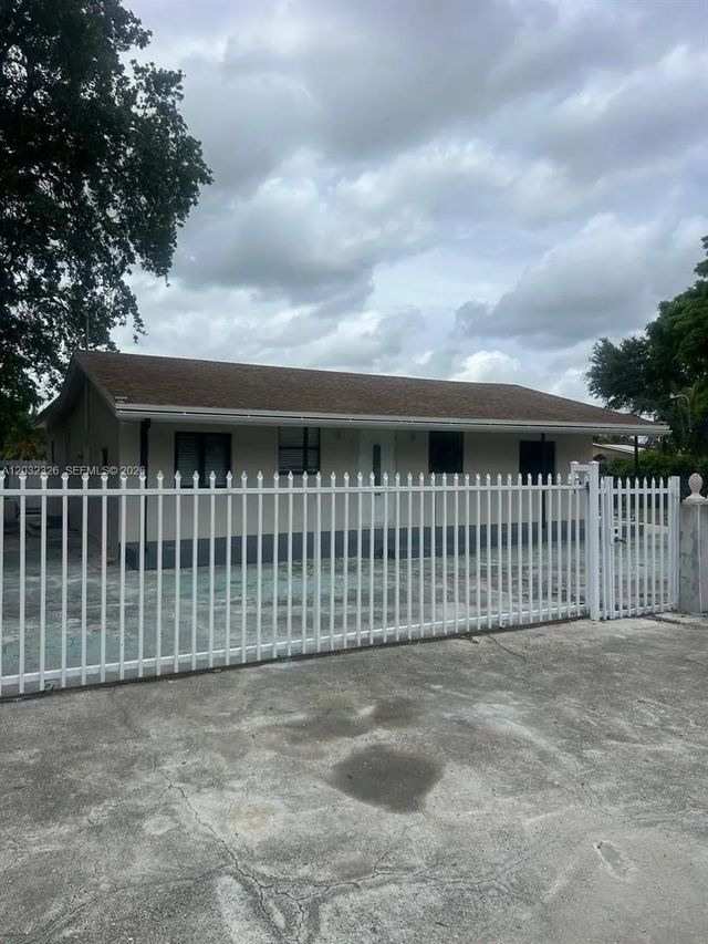2467 Nw 103rd Street, Miami