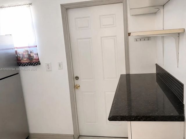 4 of 12 - 716 Nw 4th Street, Hallandale Beach, FL
