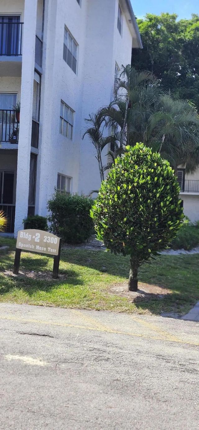 3300 Spanish Moss Terrace #402, Lauderhill