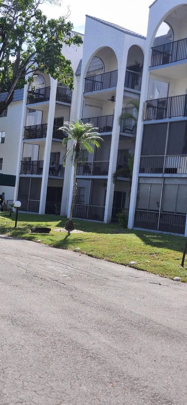2 of 3 - 3300 Spanish Moss Terrace #402, Lauderhill, FL