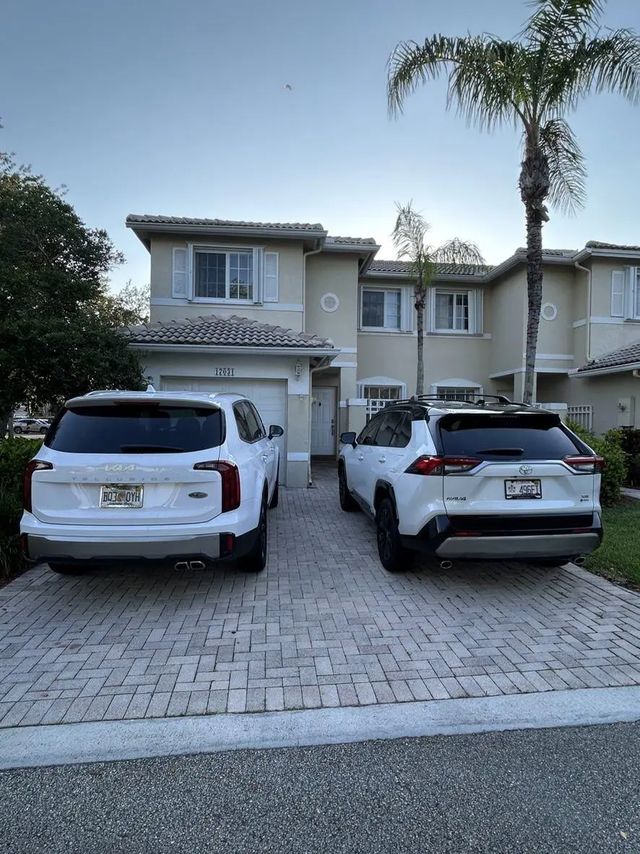 17031 Nw 22nd Street, Pembroke Pines