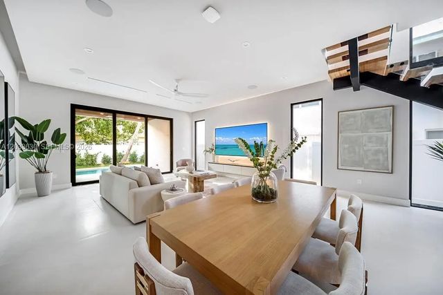 906 Ne 17th Terrace, Fort Lauderdale